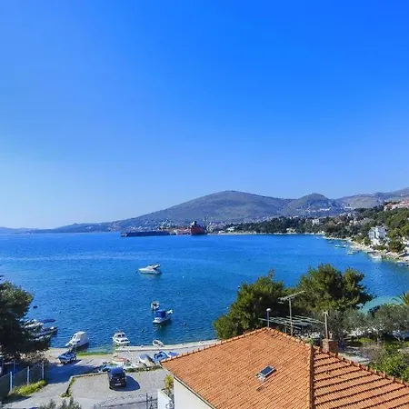 Three Bedroom With Amazing Sea View Apartment